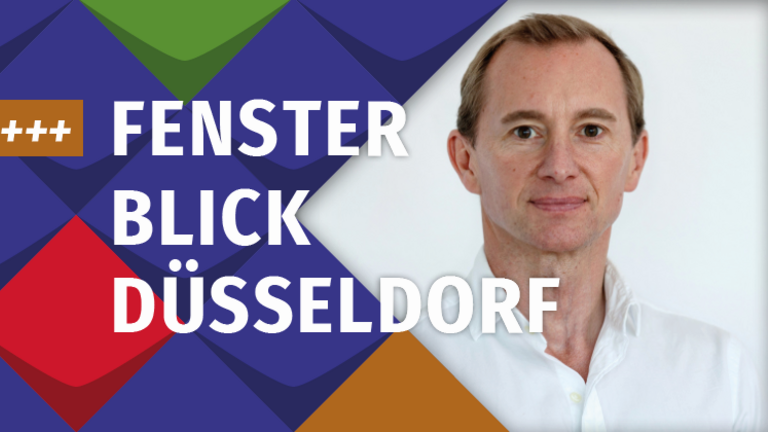 Ein Portrait von Jörg Rodeike mit dem Schriftzug Fenster Blick NRW, im Hintergrund sind bunte Kacheln der KSL 