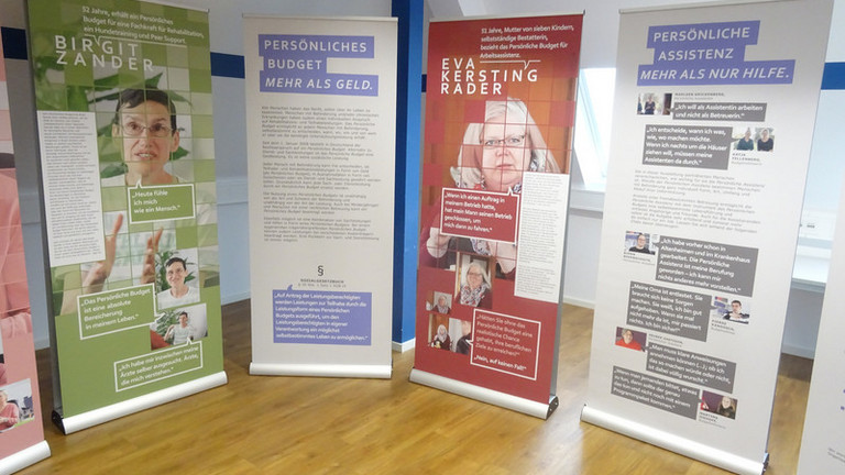 Roll-Ups der Ausstellung Persönliches Budget