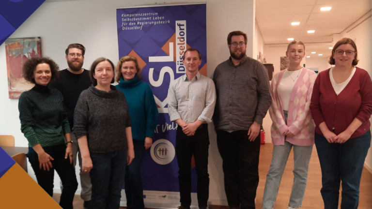 von links nach rechts: Birgit Bruckmann (Qualitätsmanagement-Beauftragte VHS Düsseldorf), Christopher Gallo (VHS Düsseldorf), Daniela Heiber (VHS Düsseldorf), Alexandra Janaszek (Projektleiterin KSL.MSi), Jörg Rodeike (Projektleiter KSL.Düsseldorf), Andreas Heither (KO-KSL), Nina Rudnik (VHS Düsseldorf), Susanne Schulte-Mausbeck (KSL.Düsseldorf)