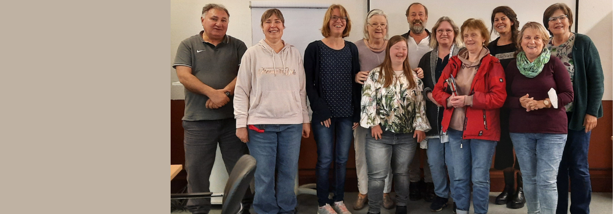 vordere Reihe (von links nach rechts): Sami Celik, TEV Ratingen; Nicole Jentzsch; Nicola Poßberg; Hannah Rennecke, Marion Höltermann, Manuela Holtum-Biesecker;  hintere Reihe (von links nach rechts): Helli-Brigitte Kuklick; Arno Gobbetto; Christine Quandt; Christina Hundeshagen; Karin Keune, EUTB Vibra e.V.